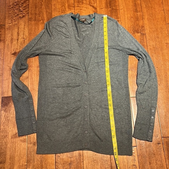 Danier Cardigan V Neck Size M Grey - Picture 3 of 9